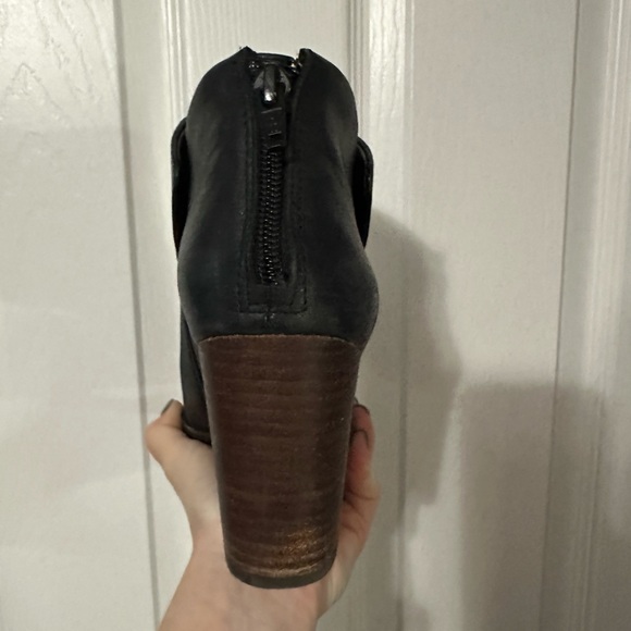 Black high heel ankle boots - Picture 2 of 4